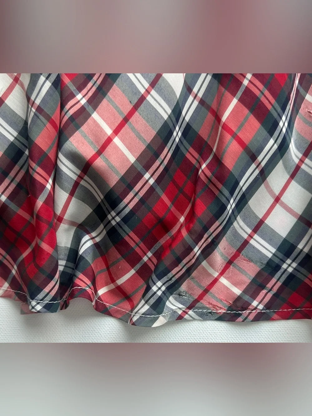 Gap girl’s red plaid pleated flutter dress features classic holiday.  Size 4T.
